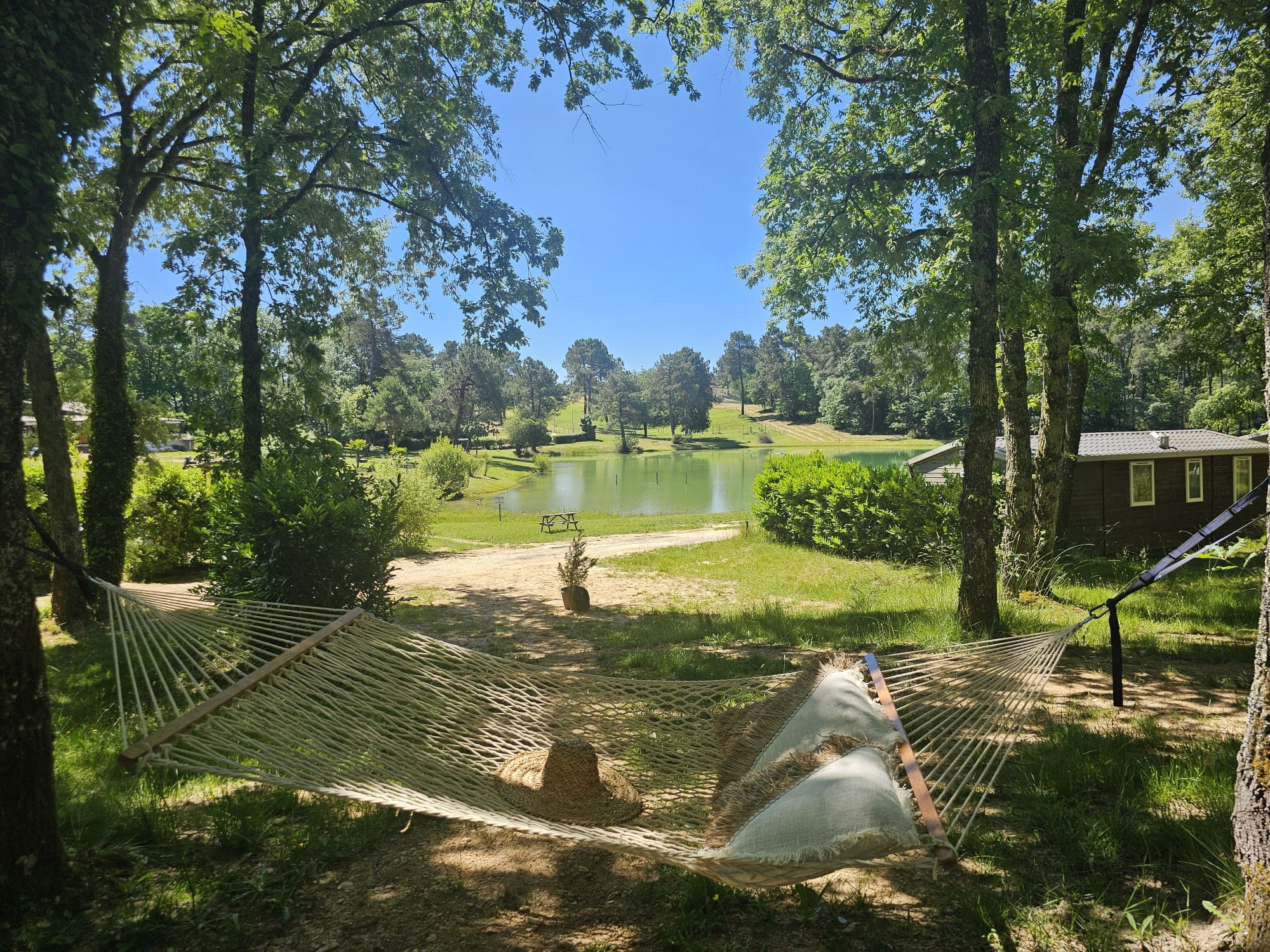 HAMAC FACE A L'étang