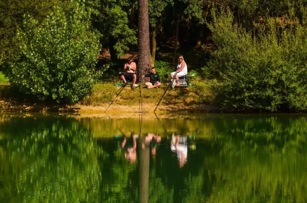 Pêche en étang à Gaia Ecolodge en Dordogne