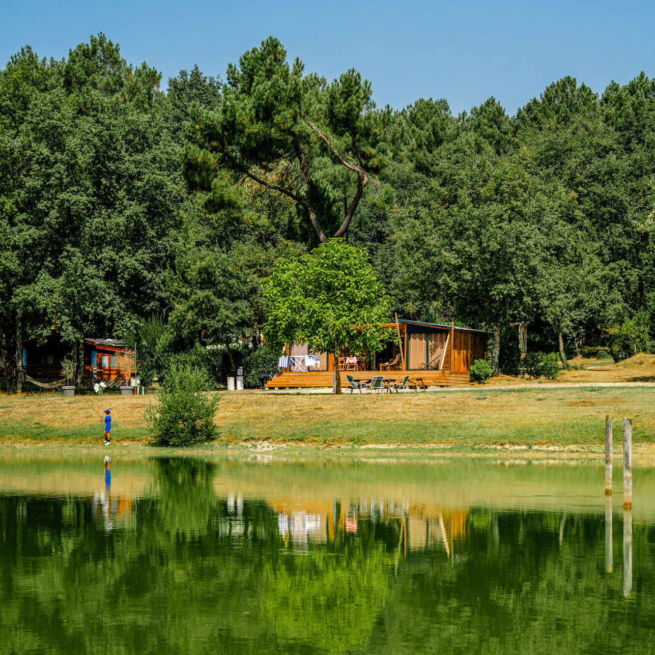 camping tout confort bord d'étang