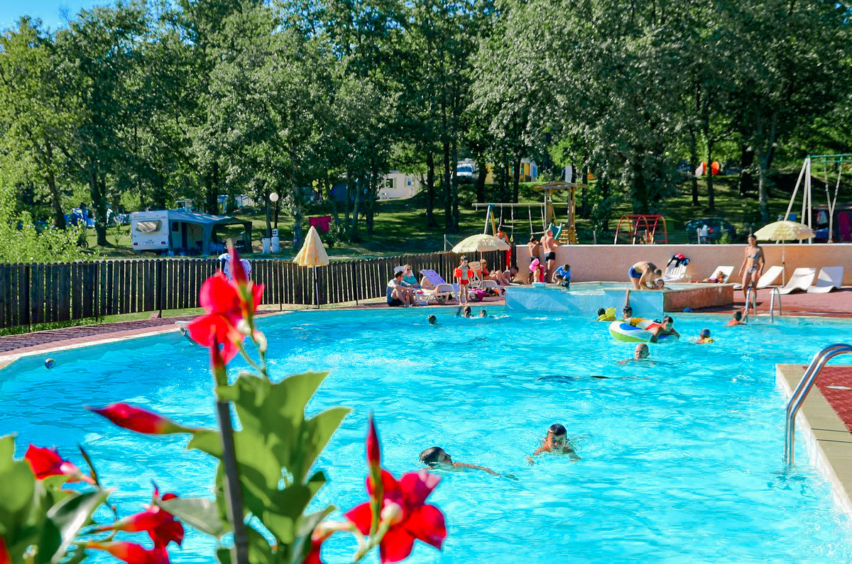 ecolodges avec piscine en dordogne