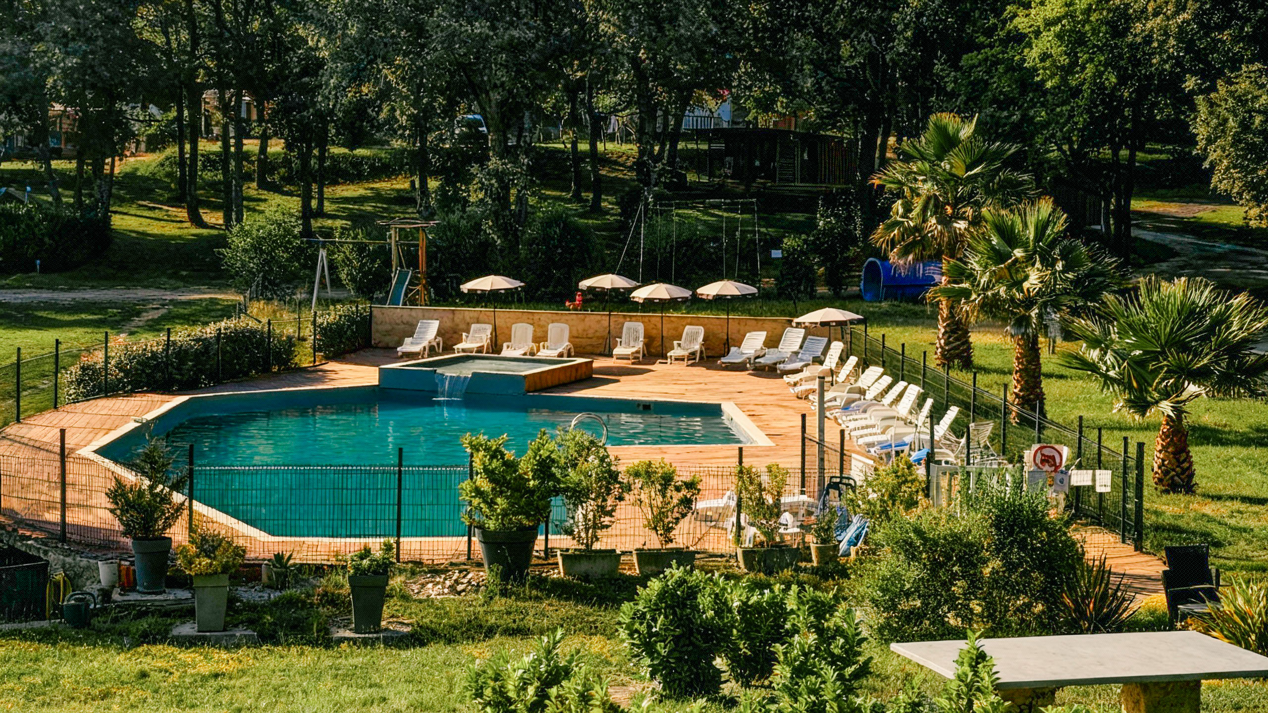 ecolodges avec piscine gaia dordogne