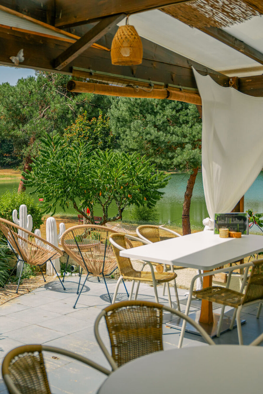 Komfortables Camping-Restaurant mit Öko-Lodge